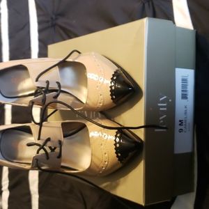 Levity size 9 tan and black heels